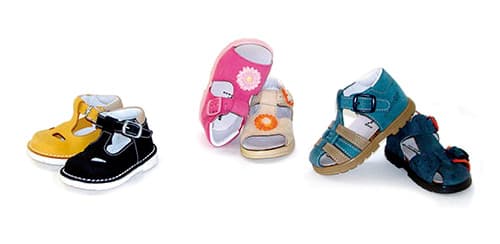 Как выбрать первую обувь для ребенка